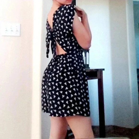 Aijek Bird Print Open Back Romper - Picture 3 of 11